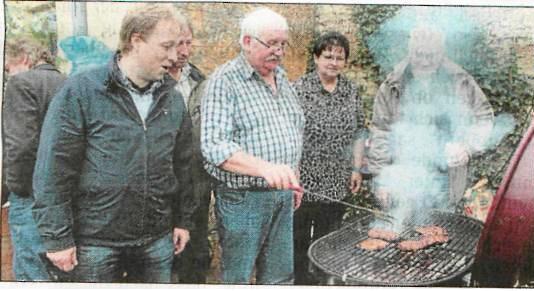 Sebastian Steineke, Rainer Ebersold, Angelika Pein und Heinz Stawitzki am Grill.